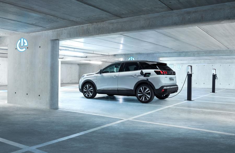  Peugeot 3008 GT HYBRID4 2019 года  (WW) (фото 6 из 40)